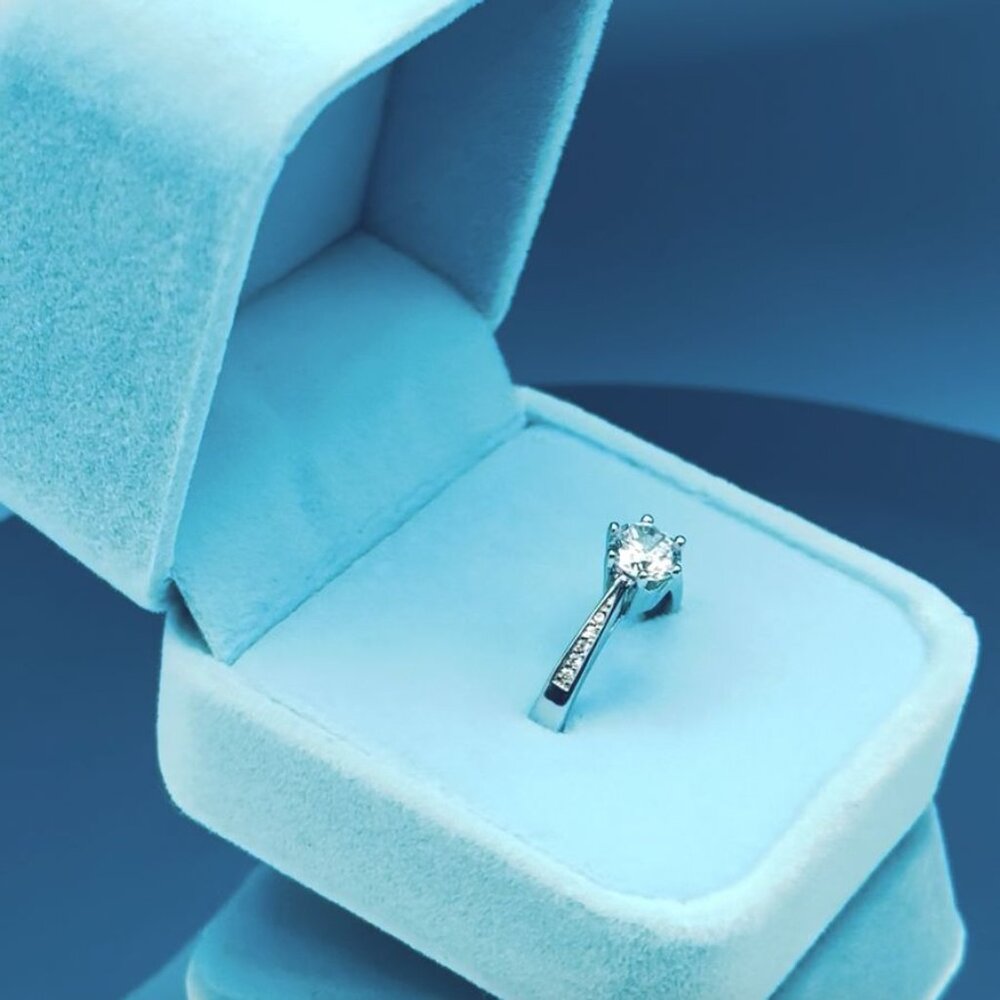 Dayani Lynn Accented Solitaire CZ Sterling Silver Plated Ring Size 5 Gift Boxed
